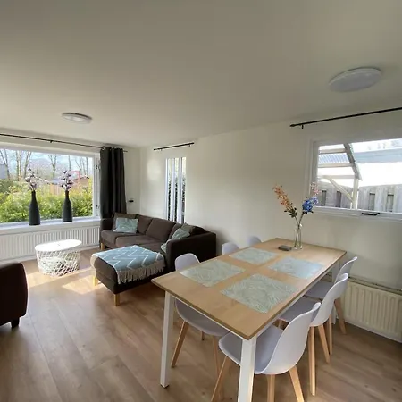 Veluwe Vakanties: Chalet Retreat with Private Sauna in National Park Putten Exterior photo