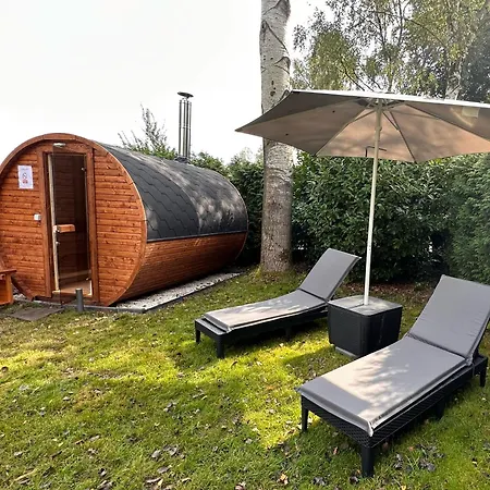 Veluwe Vakanties: Chalet Retreat with Private Sauna in National Park Putten Exterior photo