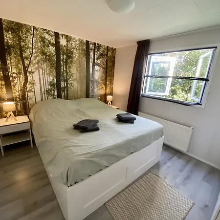 Veluwe Vakanties: Chalet Retreat with Private Sauna in National Park Putten Exterior photo