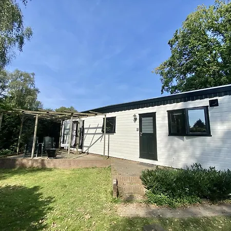 Veluwe Vakanties: Chalet Retreat with Private Sauna in National Park Putten Exterior photo