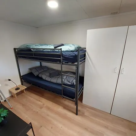 Veluwe Vakanties: Chalet Retreat with Private Sauna in National Park Putten Room photo
