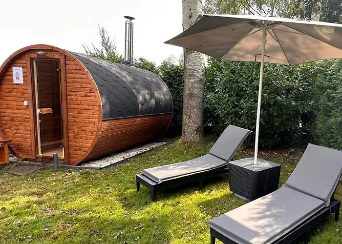 Veluwe Vakanties Chalets With Private Barrel Sauna - With Pool Bar And Restaurant Facilities In The Veluwe National Park