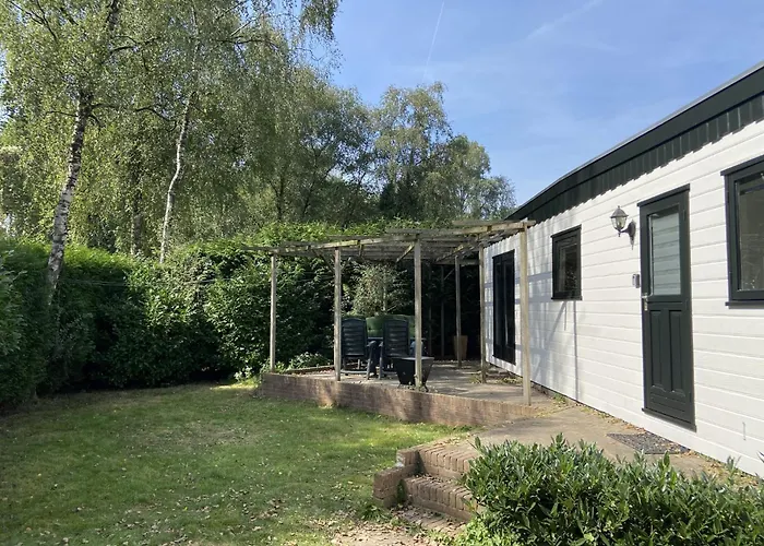 Veluwe Vakanties Chalets With Private Barrel Sauna - With Pool Bar And Restaurant Facilities In The Veluwe National Park